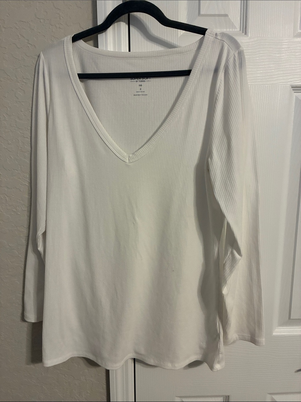 torrid White Ribbed V-Neck Long Sleeve Top